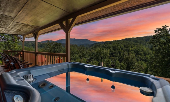 Gatlinburg - Pigeon Forge Cabin | Family Friendly-2 King Bds-SL 4-9 Mins to D'wood- Most Bear Visits-Clean Cabin