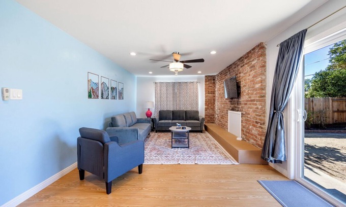 Parkway-South Sacramento House | Family-Friendly 3BR in Sacramento – Backyard Fun!