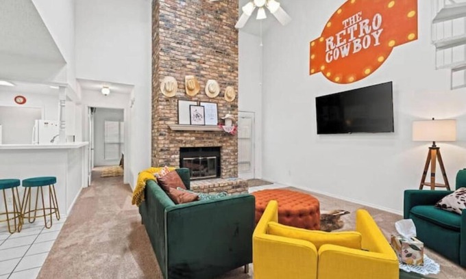 North by Northwest House | Family Friendly: Arcade game: Air Hockey: Garage Access