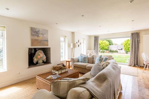 East Wittering House | Family friendly Beach House - a skip to the water!