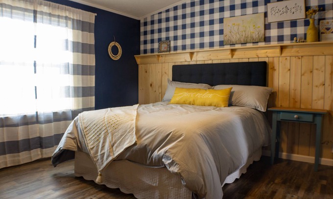 Deckerville House | Family friendly bungalow with big yard and deck, close to town