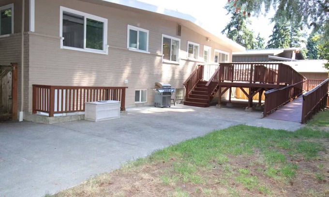 Mercer Island House | Family-Friendly Comfort For Groups & Long Stays