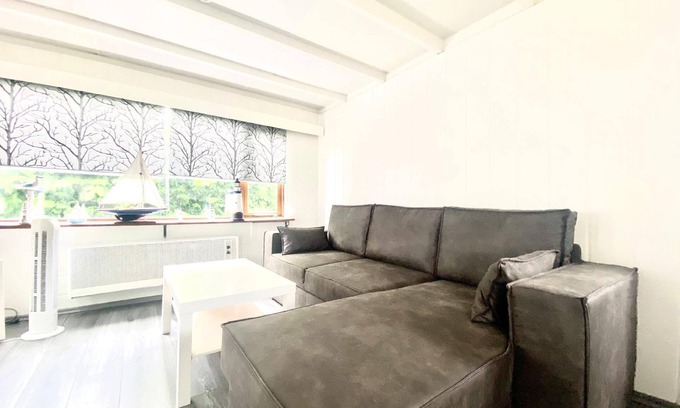 Onderdijk Apartment | Family-friendly holiday home "Angel" with garden and terrace on the Ijsselmeer Grote Vliet Netherlands