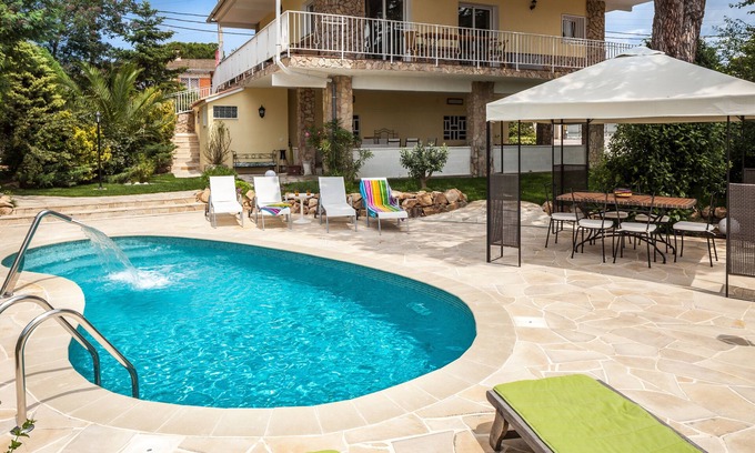 El Mas Mora House | Family friendly holiday home with panoramic sea views, private pool, garden