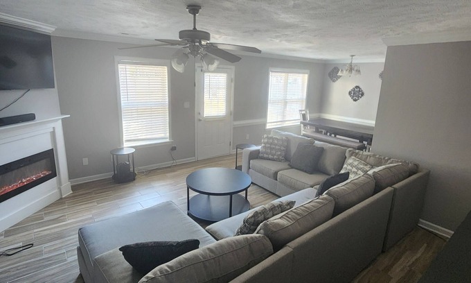 South View House | Family Friendly Home Mintues from the Airport