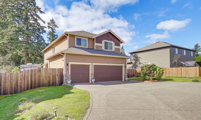 Silver Lake House | Family-Friendly Home w/Patio & Garden in Everett!
