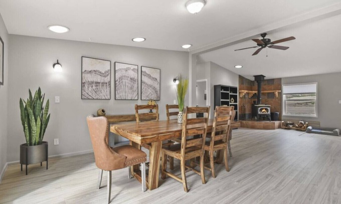 Divide House | Family-Friendly Mtn Retreat |Fireplace Pets Trails