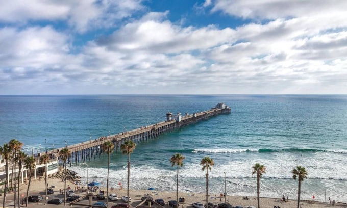 Townsite Condo | Family friendly ocean side view steps away from the beach