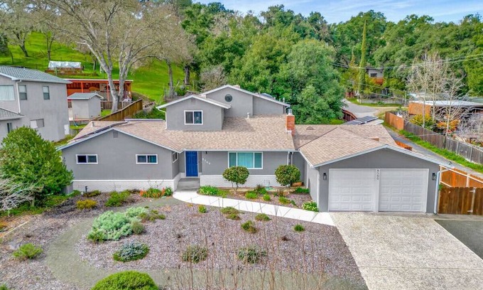 Atascadero Apartment | Family Friendly Pool Hot Tub 5 BDRM Bonus RM