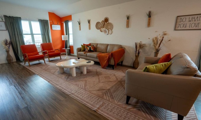 Hutto House | Family Friendly | Private | Spacious | Modern