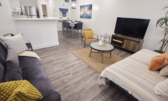 West Little Havana House | Family friendly retreat in the heart Little Havana! Close to everything!