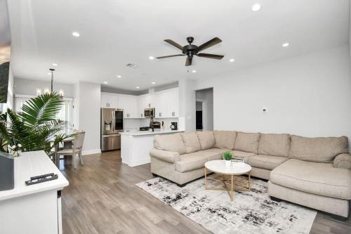 Clodine House | Family Friendly Spacious 3 Bedroom w Pool Table