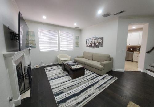 Miramar Ranch North House | Family-Friendly Sunny SD Escape, Sleeps 8, Beach, Zoo, Downtown & Convention Center