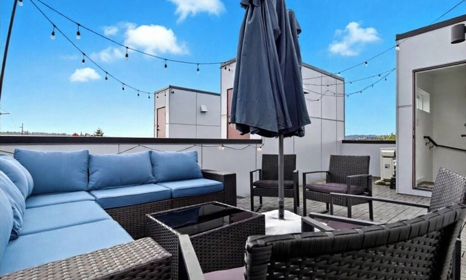 West Woodland House | Family-friendly Townhouse with Rooftop & Workspace Near Zoo, Breweries