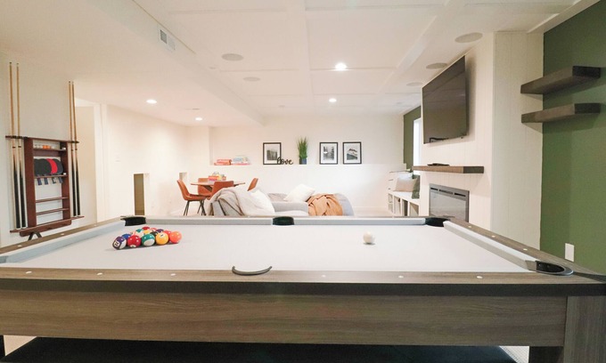 Utah County House | Family Friendly Private Deck & Fire Pit Pool Table Gym EV Grill Sleeps 8