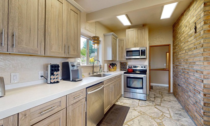 Coupeville House | Family-friendly waterview home with firepit, enclosed yard, and W/D