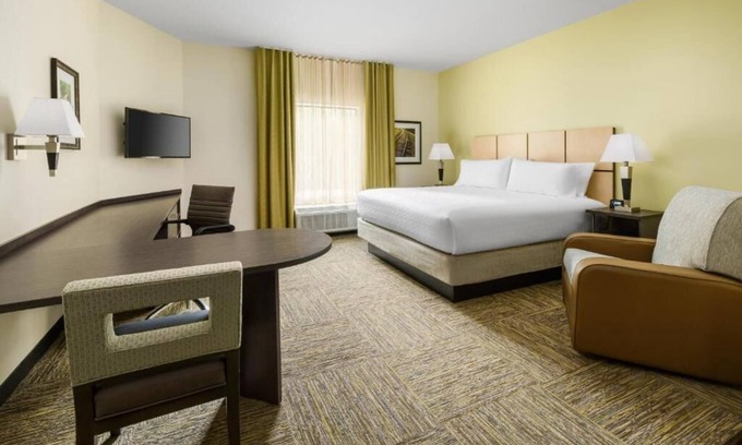 Florida Central Atlantic Coast Apartment | Family Fun in Orlando: Suite Accommodations with Pool & Shuttle!