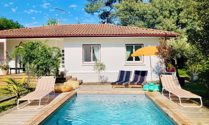 Mimizan House | Family getaway at Mimizan Plage: pool, garden & ocean
