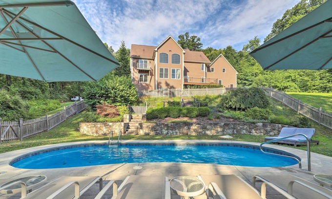 Sherman House | Family Getaway w/ Fireplace in Sherman on 4 Acres!