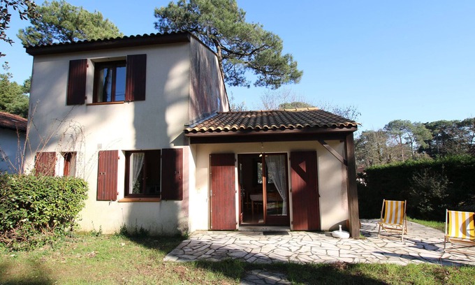 Saint-Brevin-l'Ocean House | Family home 750m from the beach, garden and private parking