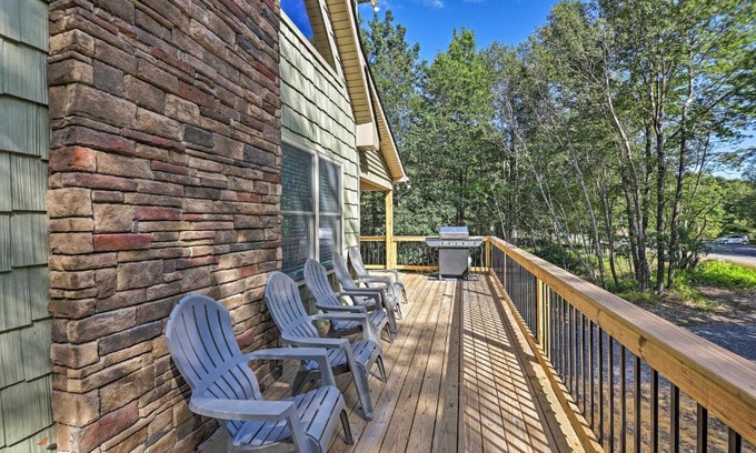 Albrightsville House | Family Home in Albrightsville with Furnished Deck