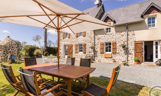 Roncey Cottage | Family home with enclosed garden and peaceful view