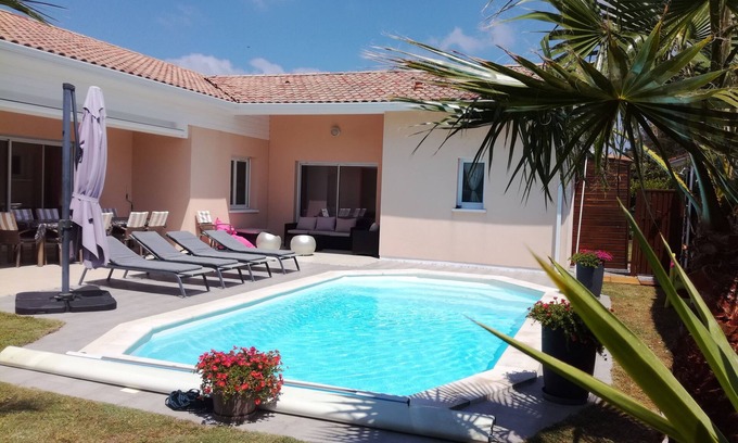 Angresse House | Family home with heated pool