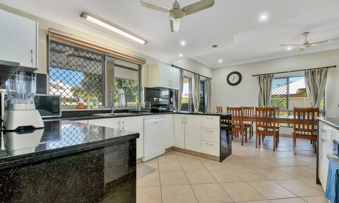 Lyons House | Family Home with massive pool