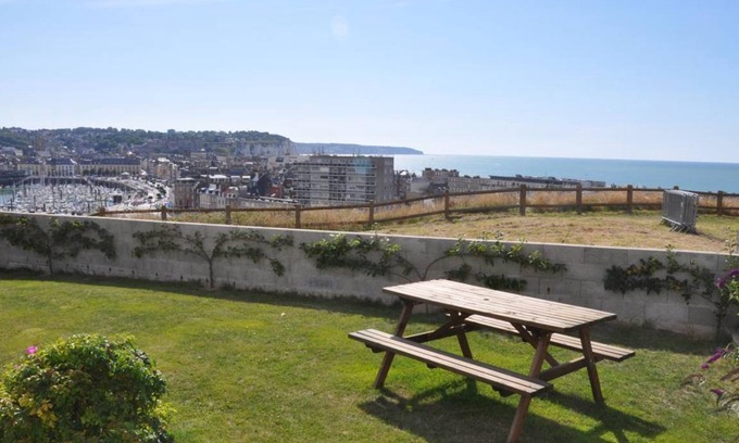 Dieppe Cottage | Family house in Dieppe with garden, sea view, garage, and internet