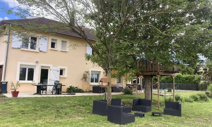 Bouvet Island House | Family house sleeps 12 - 6 bedrooms - swimming pool - very large garden