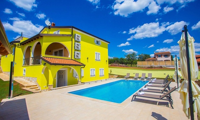 Musalez Villa | Family house Villa Gialla with private pool