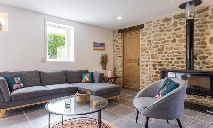 Carneville Cottage | Family house with private garden and children's facilities, near the sea