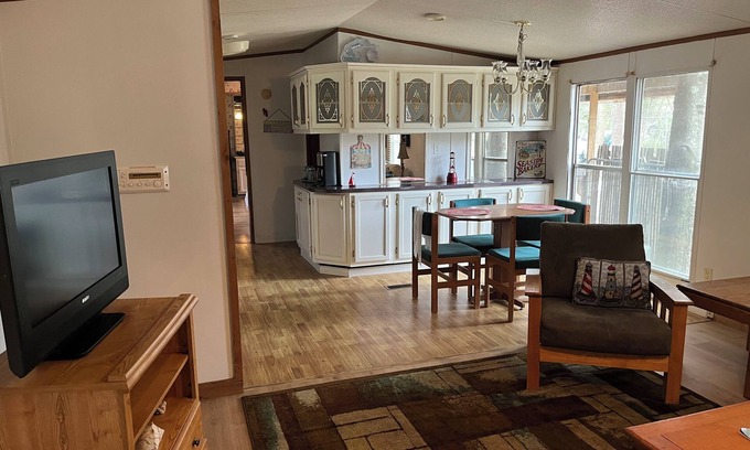 Mid America Cabin | Family Lake Front Retreat