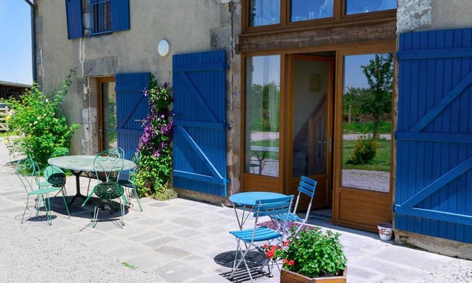 Souvigny Cottage | Family lodge with heated pool and wifi, near Souvigny