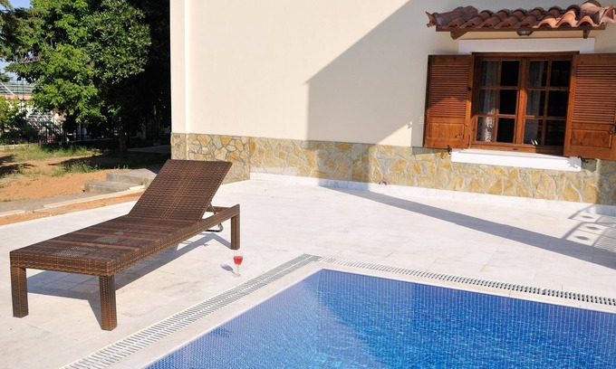 Agii Apostoli House | Family Maisonette with Private Pool, near the Beach