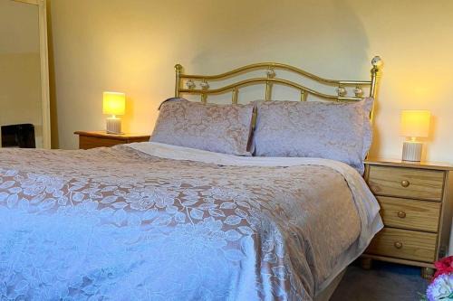 Carracastle House | Family-Near Airport-Sleeps 7-Bbq-Parking-Pet