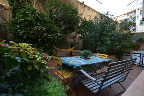 Le Chapitre Apartment | Family nest with large terrace and garden