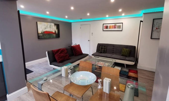 Shadwell House | Family & pet friendly newly refurbished home