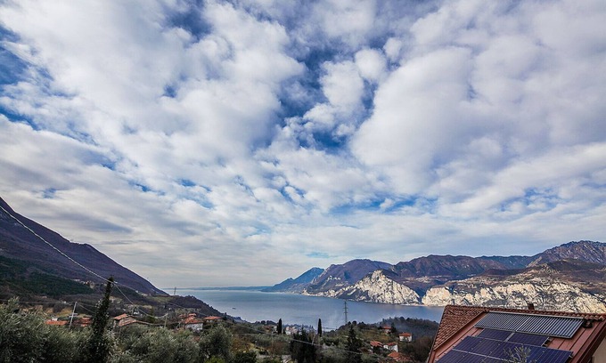 Malcesine Villa | Family residence: 4 apartments and large communal area, pool and garden