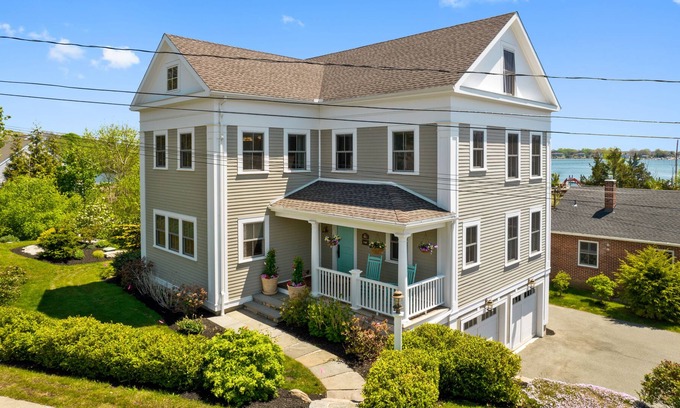 West Mystic House | Family Retreat 0.8 miles from The Mystic Drawbridge & close to Noank village