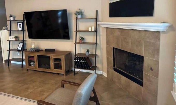 Timberwood Park House | Family Retreat - Walk to Pool, Playground & Bball