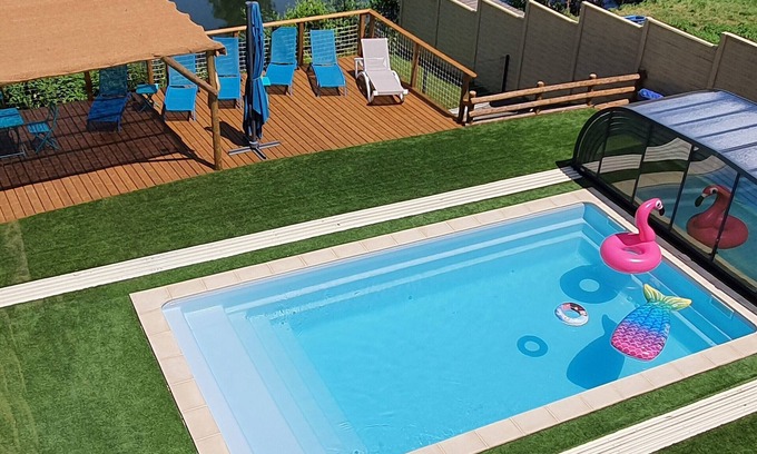 La Fleche Cottage | Family Retreat with Private Pool and River Views near Zoo