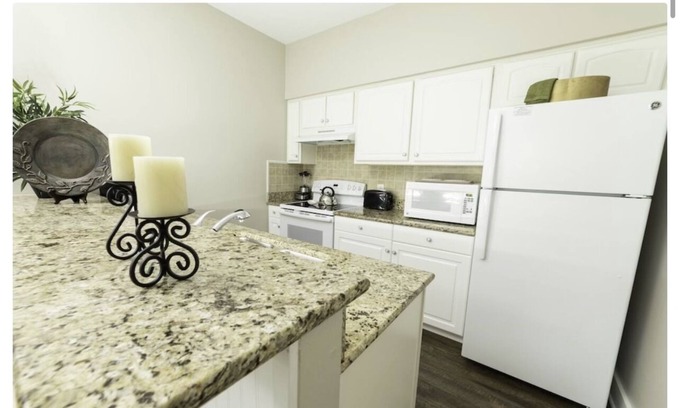 Lackey Cottage | Family-sized Cottage, minutes away from Water Country USA & Busch Gardens!