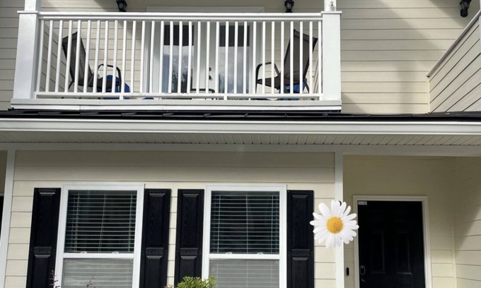 Mount Pleasant House | Family sized townhome! Close to Shipyard Park. Long term stays welcome!
