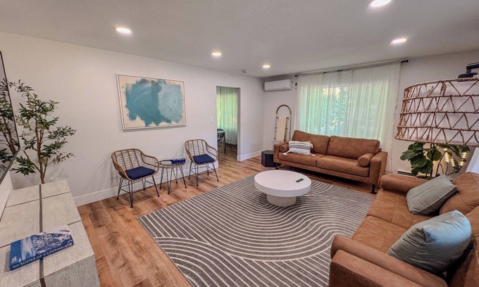 Ogden House | Family Ski Haven 3BR Retreat near Powder Mountain & Snowbasin