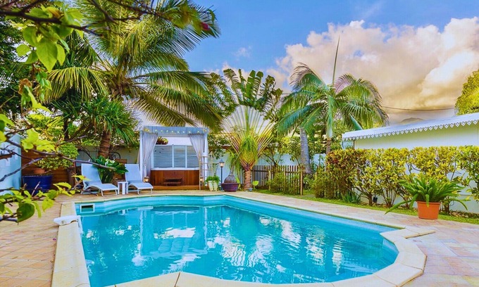 Etang Sale Les Bains Villa | Family villa with private pool & jacuzzi -Close to the lagoon, village center