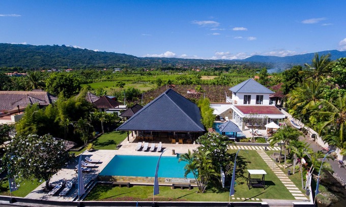 Dencarik Villa | FAMILY VACATION RENTAL - 10 BR VILLA w/BEACH VIEW