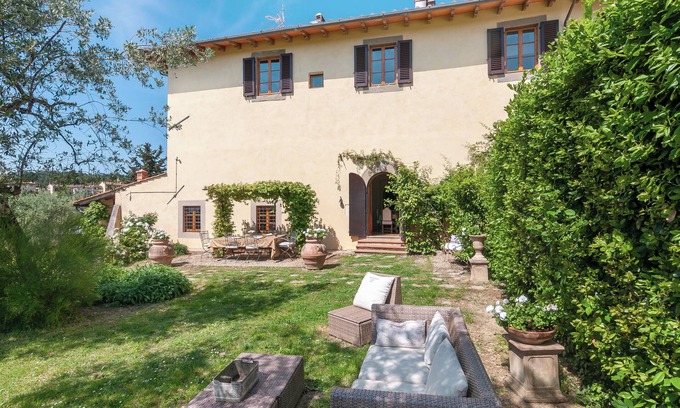 Settignano Villa | Family Villa 'Ridente - Settignano' with View of Florence, Garden and Pool