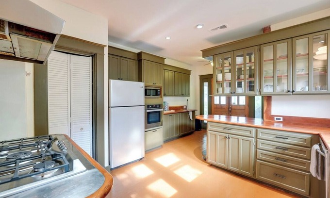 Lenox House | / FamilyGetaway in Cooper-Young / Brand New, 2 Houses