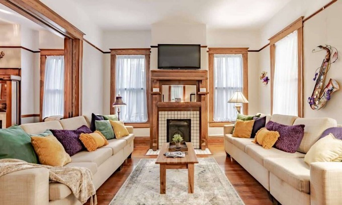 Hannon Park House | Fancy&Foosball! Central Location-Historic Grandeur